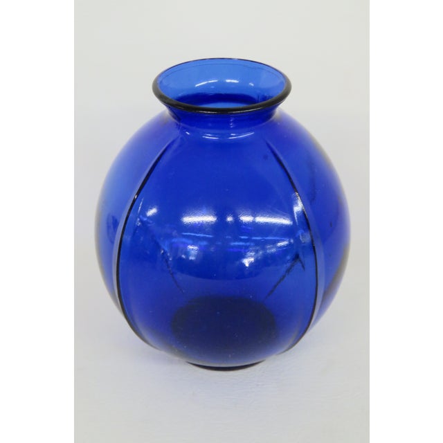 Mid-Century Modern Vintage Cobalt Blue Ribbed Glass Vase 4565b For Sale - Image 3 of 11