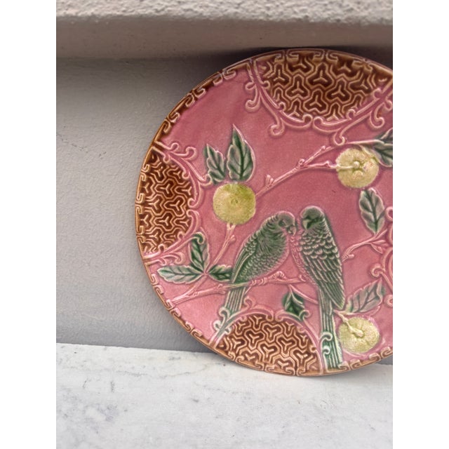 French French Pink Majolica Parakeets Plate Salins, Circa 1890 For Sale - Image 3 of 4