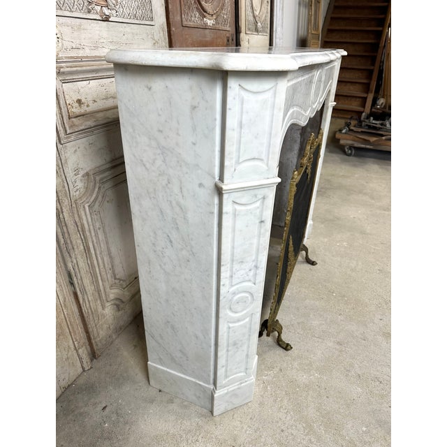 Louis XV Style Fireplace in White Marble, 1890s For Sale - Image 3 of 13