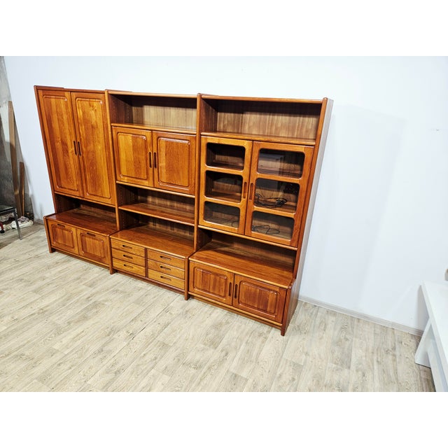 1970s Vintage Danish Modular Shelving Unit in Teak from Dyrlund, 1960s For Sale - Image 5 of 18