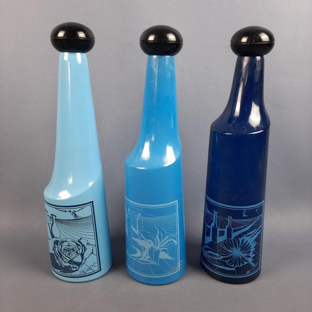 Beautiful set of 3 vintage collectible bottles, in glass with plastic caps, produced by the 'Rosso Antico' dessert wine...
