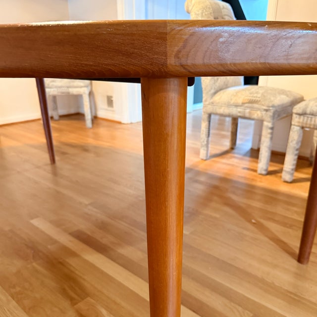 Mid-Century Modern Vejle Stole & Mobelfabrik Round to Oval MCM Dining Table For Sale - Image 3 of 6