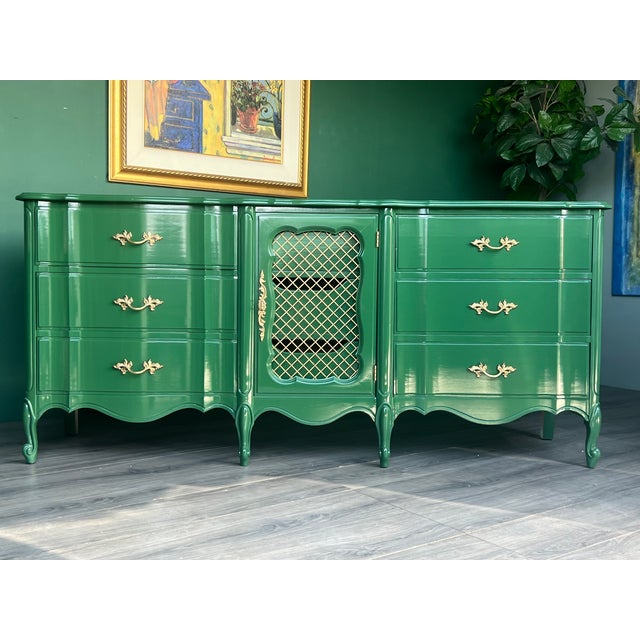 Metal 1970s French Provincial Green Lacquered Dresser of Nine Drawers For Sale - Image 7 of 16