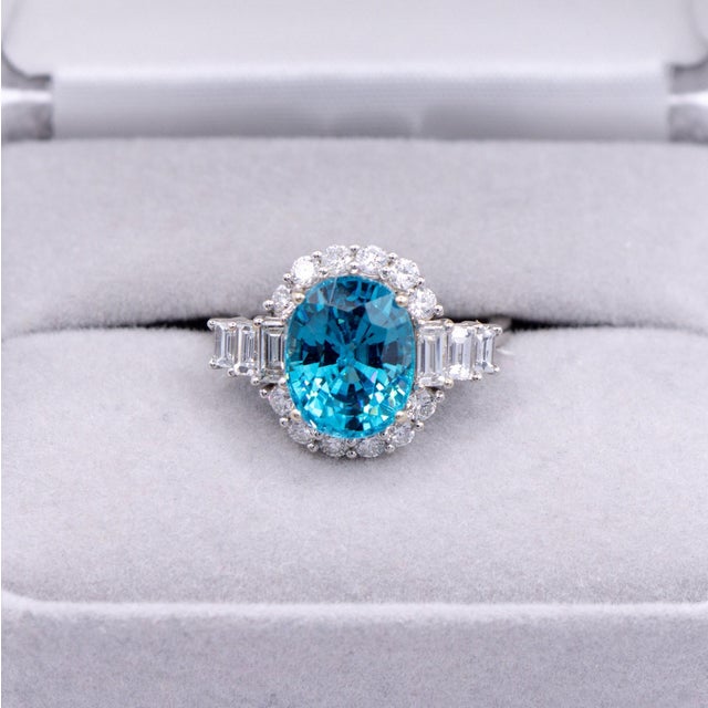 Modern 6Ct Blue Zircon Ring With Natural Diamond Accents: Solid 14k Gold, Oval 11x8mm, Size 6.75 For Sale - Image 3 of 9