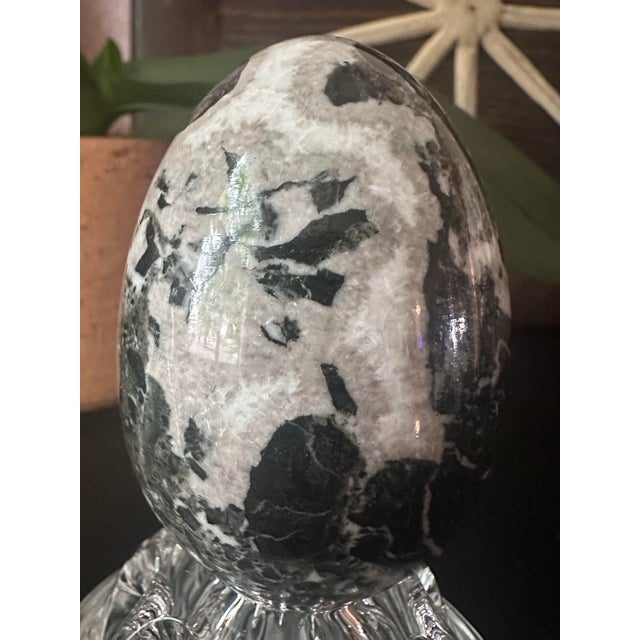 1980s Pair of EggPair of Polished Stone Eggs – Caribbean Calcite & Zebra Jasper For Sale - Image 5 of 11