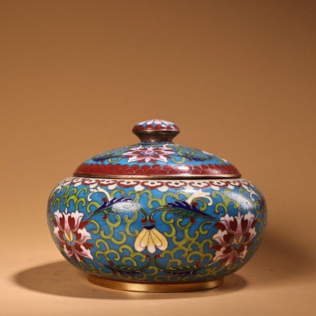 Chinese Vintage Chinese Cloisonné Enamel Gilt Lidded Jar – Floral Motif For Sale - Image 3 of 10