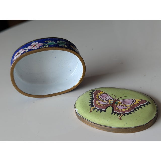 Early 20th Century Vibrant Antique Cloisonné Butterfly Trinket Box For Sale - Image 5 of 5
