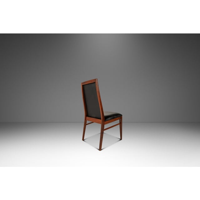 Wood Set of Four (4) Restored Mid-Century Modern High-Back Dining Chairs in Walnut & Vinyl Attributed to Milo Baughman for Dillingham, Usa, C. 1960s For Sale - Image 7 of 18