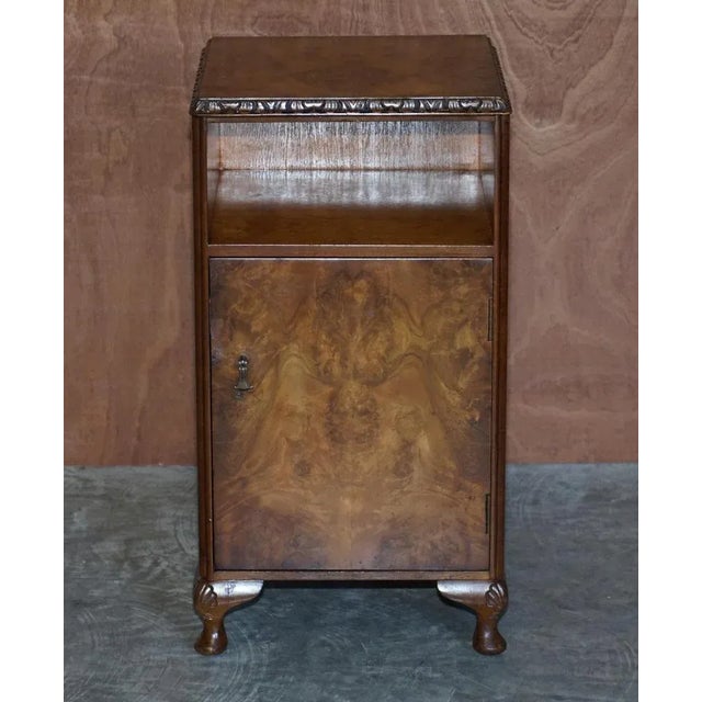 We are delighted to offer for sale this stunning burr walnut Waring & Gillow bedside lamp wine table or cupboard. A very...