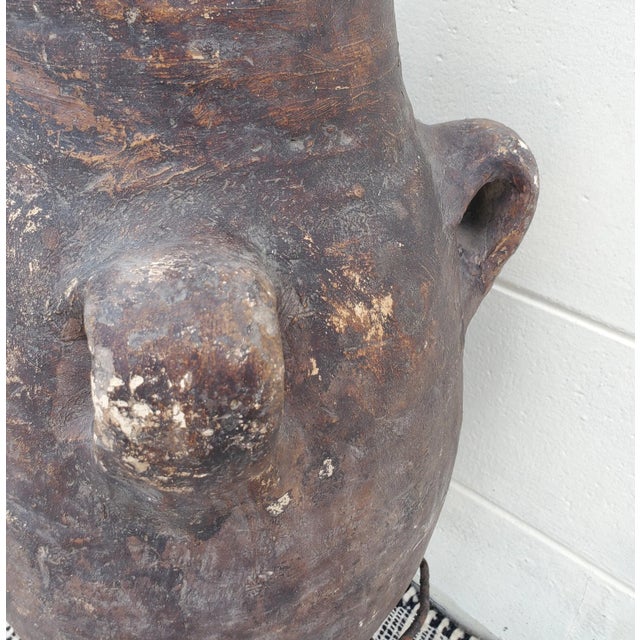 1950s Vintage Brown Moroccan Jar / Vase, Iron Base Included For Sale In Orlando - Image 6 of 8