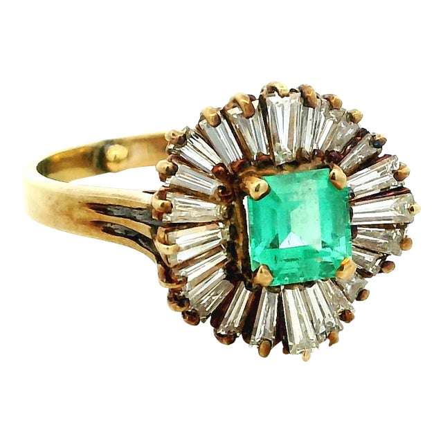 Vintage 14k Gold Emerald & Diamond Ballerina Ring, Circa 1980, Size 7 For Sale