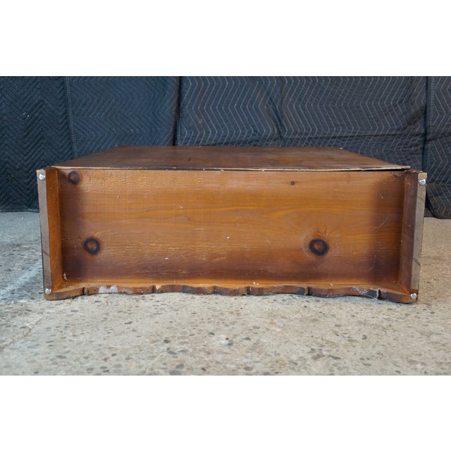 Vintage Early American Colonial Style Low Profile Scalloped Pine Bookcase Shelf For Sale - Image 16 of 16