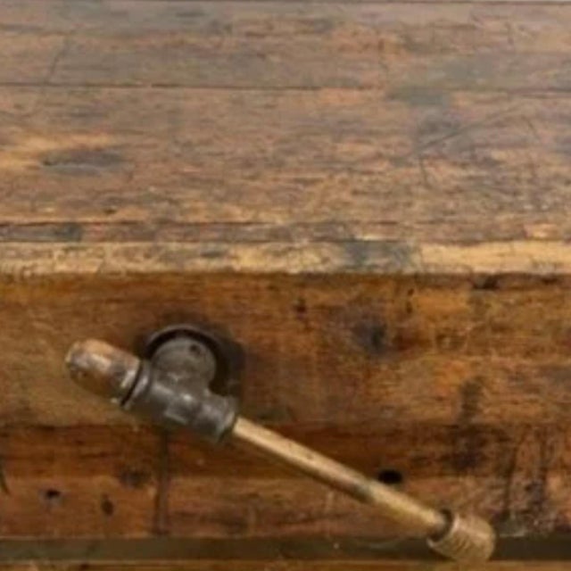 American American Cabinetmaker's Workbench, Circa 1880–1910 For Sale - Image 3 of 5
