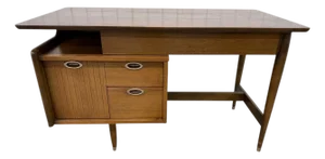 Mid-Century Modern Hooker Walnut Writing Desk