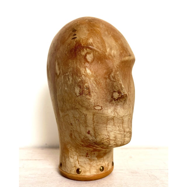 Beautiful decorative Gent Milliners Head from early 1900. The faded lines and the non-treated wood give this object a lot...