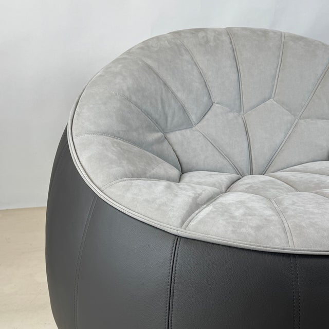 Gray Pair of Impeccable Ottoman Armchairs by Noé Duchaufour-Lawrance for Ligne Roset For Sale - Image 8 of 9