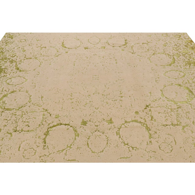 Hand-knotted in wool, this 11x8 modern classics rug from Turkey features beige and green tones underscore an almost...
