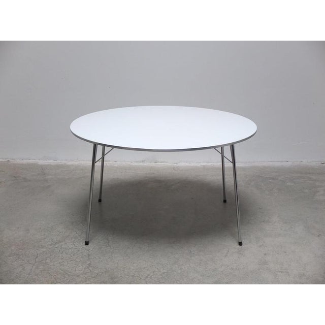 Arne Jacobsen 3600 Round Table by Arne Jacobsen for Fritz Hansen, 1978 For Sale - Image 4 of 15