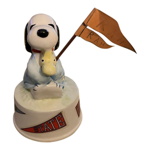 Snoopy and Woodstock Music Box University College 1972 - ‘Raindrops Keep Falling on My Head’