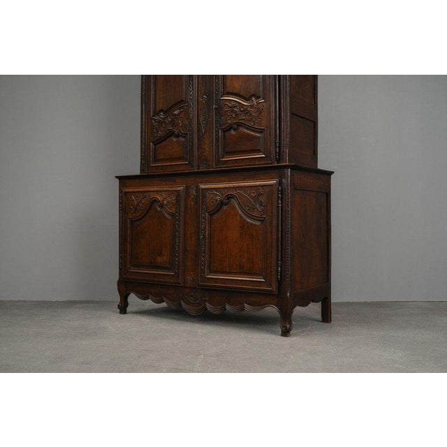 Baroque Buffet Cupboard in Walnut, 18th Century For Sale - Image 16 of 18