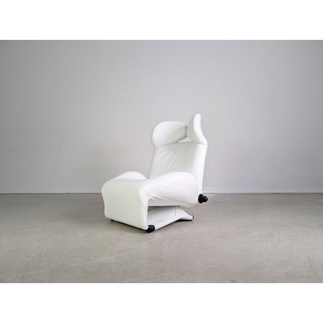 Postmodern Wink Chair in Leather from Cassina For Sale - Image 3 of 13