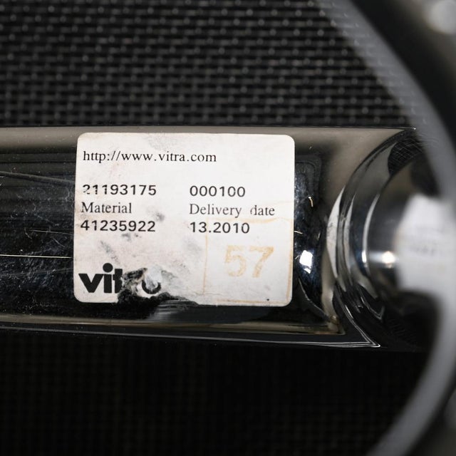 Eames Aluminum Group EA106 Dining Chairs in Black Netweave Mesh by Charles and Ray Eames for Vitra, 2010 For Sale - Image 15 of 18