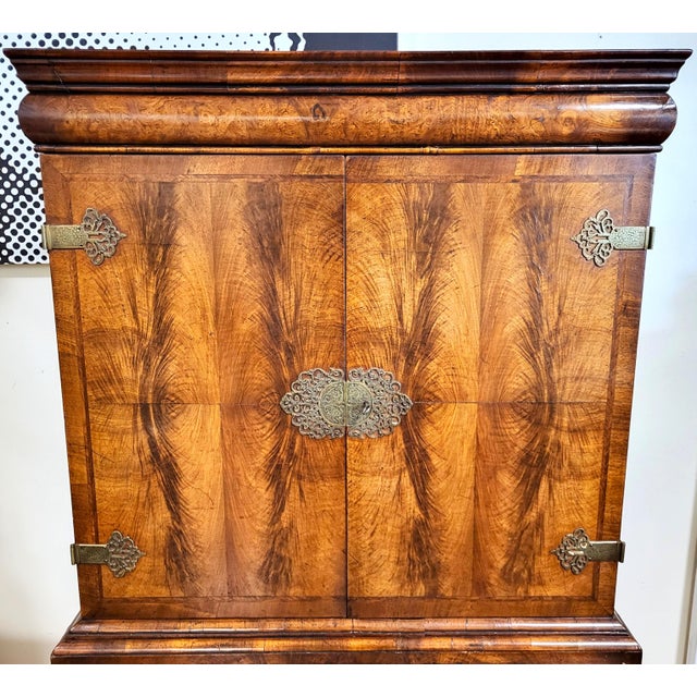 Antique English Queen Anne Walnut Cabinet on Stand Mirrored Cocktail Bar Chest For Sale - Image 13 of 18