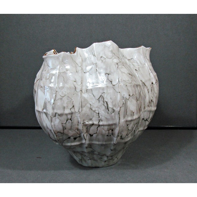 Contemporary Kavana Décor Sculptural White & Gray Porcelain Vase With Gold Ruffled Rim For Sale - Image 3 of 14