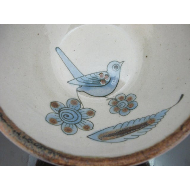 1960s Ken Edwards El Palomar Blue Bird Flowers Mexican Tonala Pottery 6 1/4" Bowl For Sale - Image 5 of 8