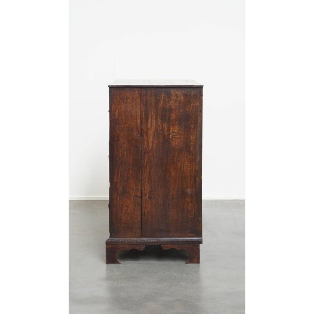 Antique 18th Century English Chest of Drawers with 3 Drawers and Original Fittings For Sale - Image 5 of 16