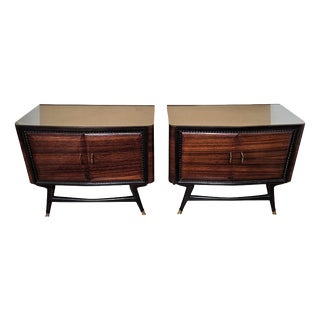 Mid-Century Italian Art Deco Walnut Nightstands with Glass Tops, 1950s, Set of 2 For Sale