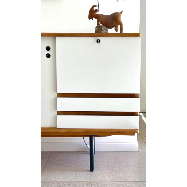 Beautiful presence and very good vintage condition for this iconic sideboard of French work from the 50s and 60s. Simple...