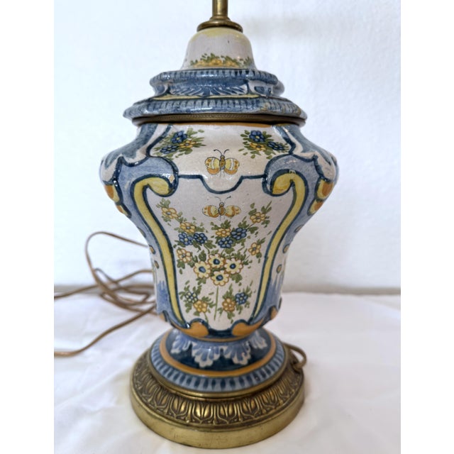 Majolica Vintage 1960s Italian Majolica Urn Table Lamp With Hand-Painted Butterflies & Florals For Sale - Image 4 of 12