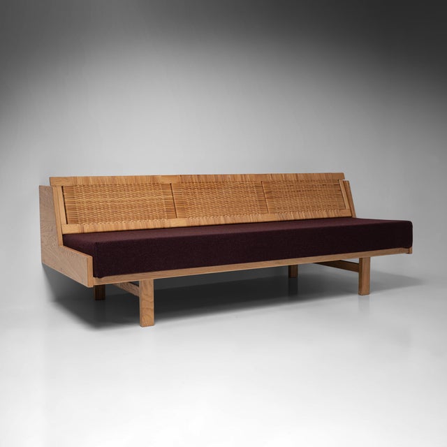 1970s Model GE258 Oak and Cane Sofa Bed by Hans J. Wegner for Getama, Denmark, 1954 For Sale - Image 5 of 18