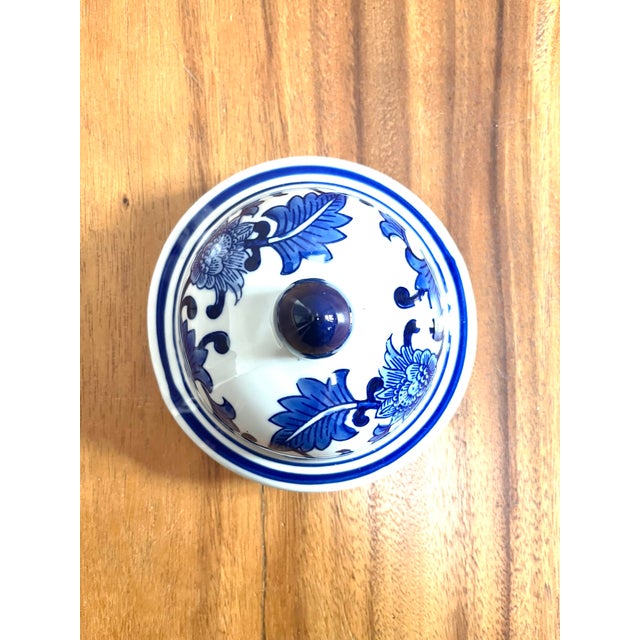 Ceramic Large Vintage Blue and White Ceramic Ginger Jar For Sale - Image 7 of 9