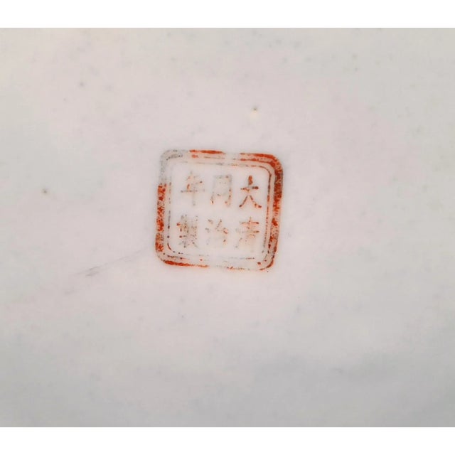 Pair of Chinese Porcelain Covered Ginger Jars For Sale - Image 10 of 12