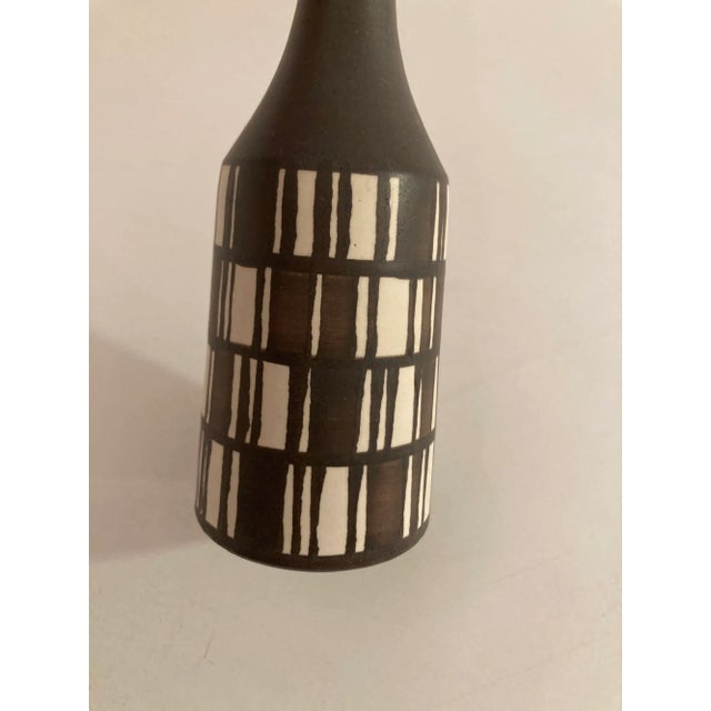 Modernist Vintage Ceramic Vase, Italy 1960's. For Sale In Palm Springs - Image 6 of 11
