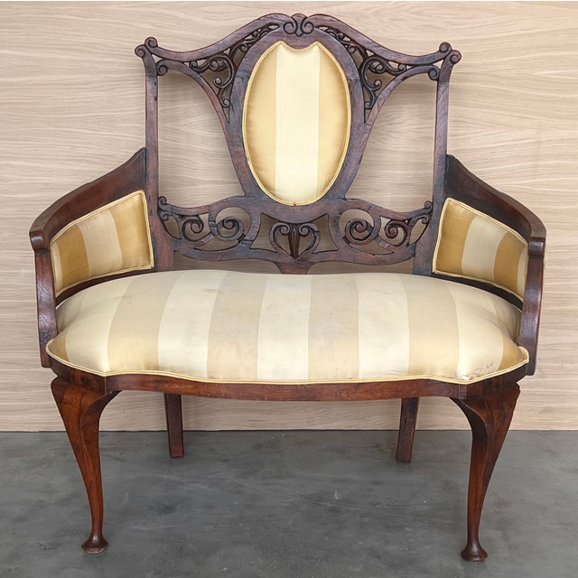 Art Nouveau Pair of Art Nouveau Large Armchairs in Walnut For Sale - Image 3 of 9