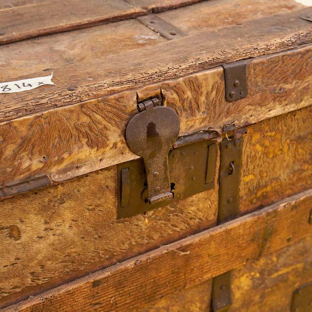 Trunk in Wood and Leather For Sale - Image 4 of 10