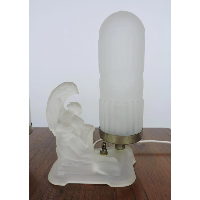 Art Deco Pair of 1930s Art Deco Frosted Glass Figural Boudoir Lamps Attributed to McKee For Sale - Image 3 of 11