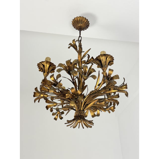 Four-light gold-colored wrought iron chandelier, Made in Italy, 1950 Good condition. E14 bulbs. Diameter: 45 cm Height: 70...