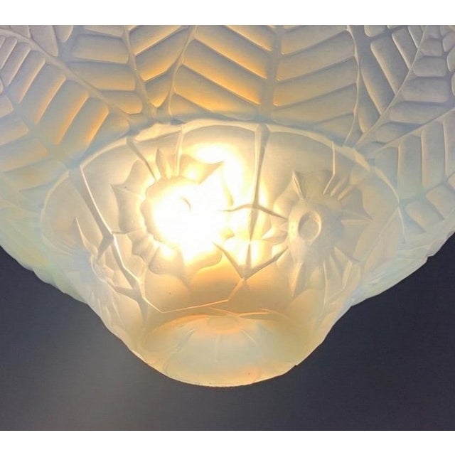 1930s French Art Deco Pendant in Opalescent Glass by Charles Ranc - 1930 France For Sale - Image 5 of 10