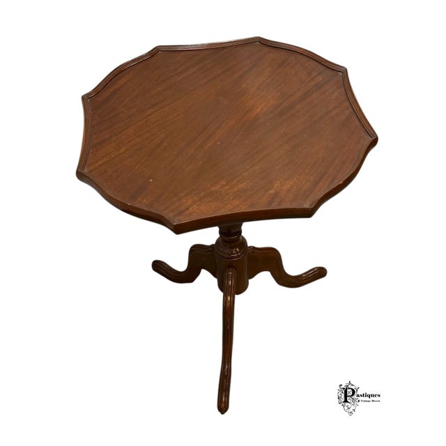 Thomas Chippendale Vintage Chippendale Style Mahogany Octagonal Accent / Side Table For Sale - Image 4 of 7