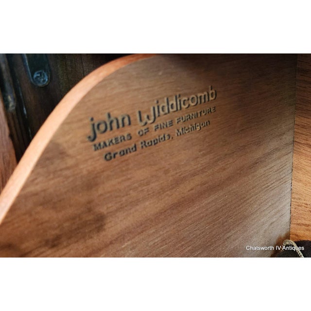 Vintage 1950s John Widdicomb Mahogany Dining Room Breakfront China Cabinet For Sale - Image 9 of 12