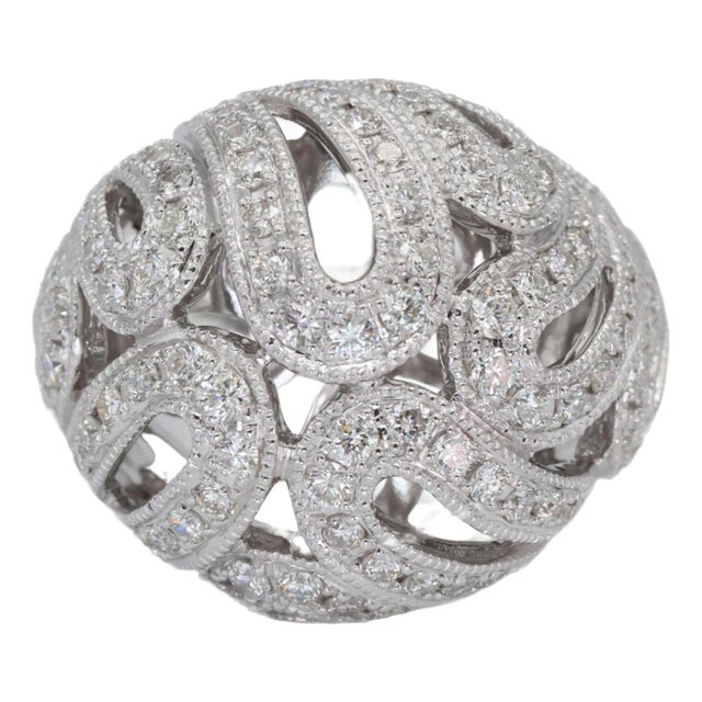 18k (750) Natural Diamond Cocktail Ring, Size 6.5 For Sale