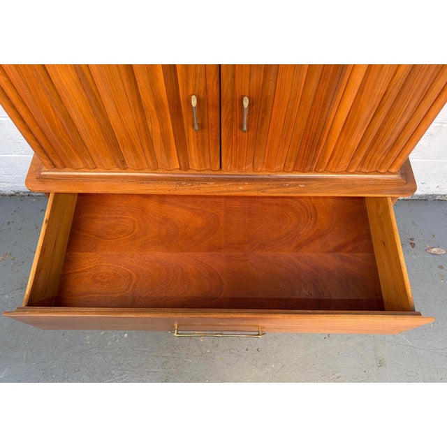 Brown Mid 20th Century Modern Gentleman's Chest Highboy by Young Mfg. Attributed For Sale - Image 8 of 16