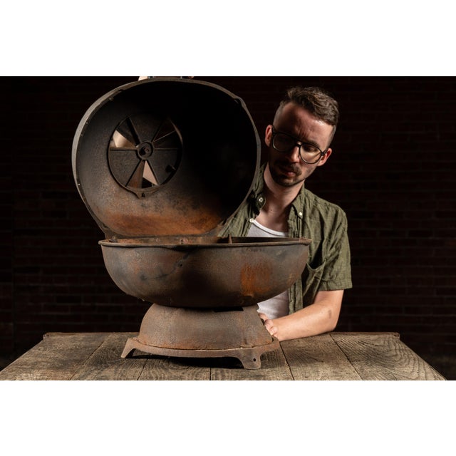 Vintage Cast Iron "Cue-Grill" by Atlanta Stove Works For Sale - Image 4 of 9