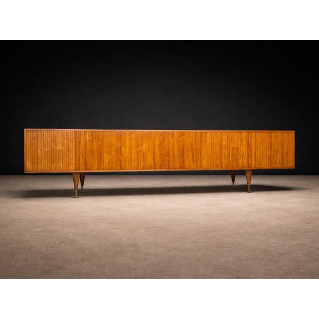 This exceptional reeded credenza was designed by Giuseppe Scapinelli in Brazil during the 1950s, a decisive decade in the...