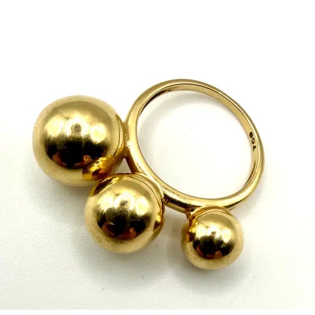 Modern Modernist Triple Sphere Ring in 18k Yellow Gold For Sale - Image 3 of 7