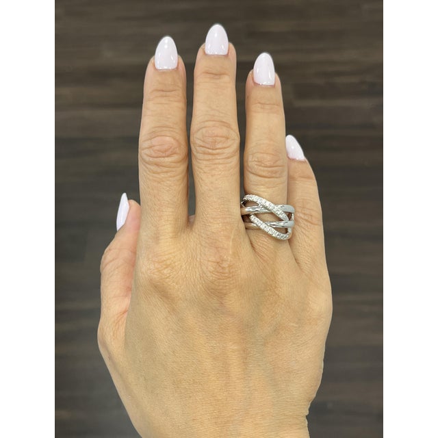 This modern 18k white gold fashion ring features 24 stunning round-cut diamonds with a carat weight of 0.53. The diamond...